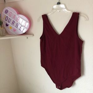 GAP vneck burgundy bodysuit 🔥